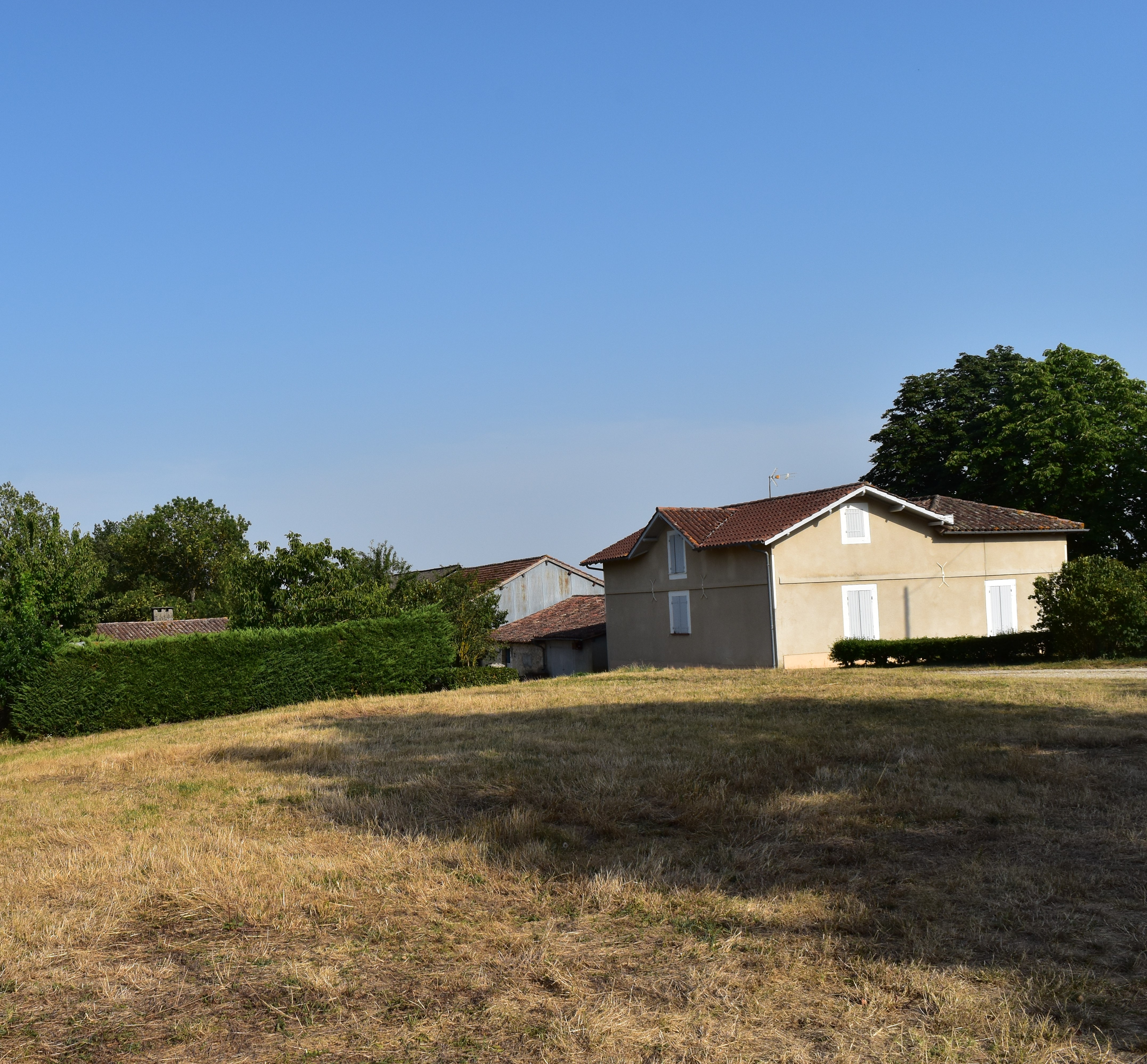 Farm with outbuildings – 6300 m² grounds