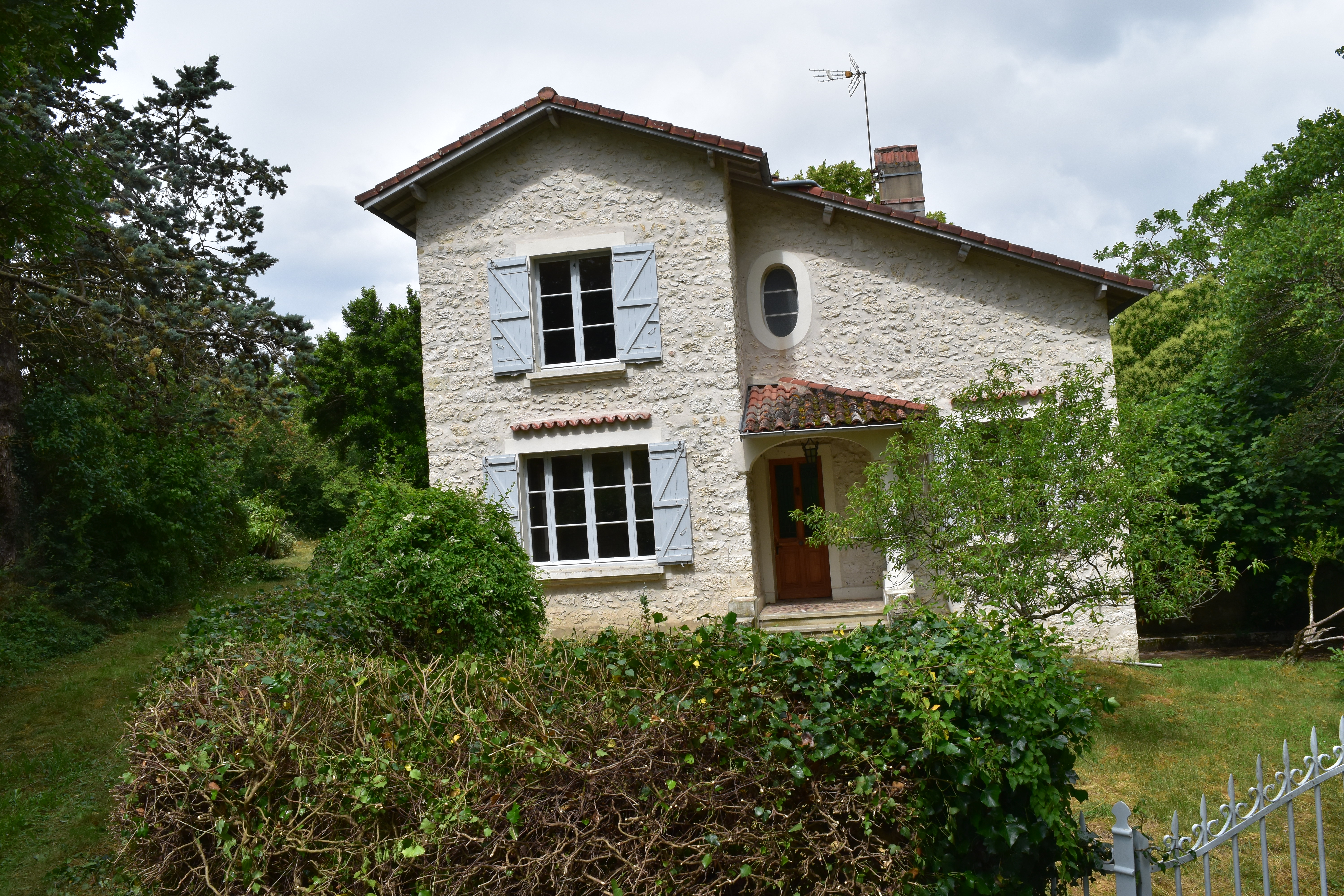 Stone house 120m² – 5 beds grounds 6842m²