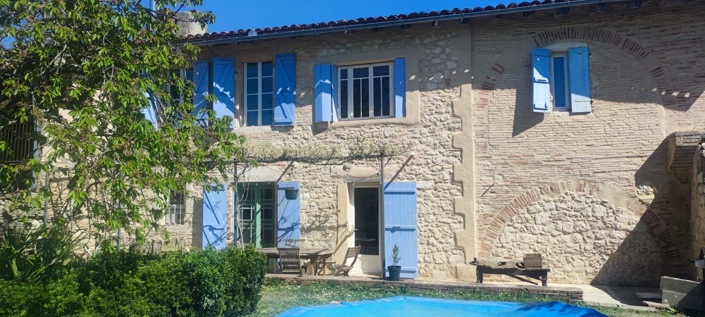 Maison bourgeoise 300m²- 7 chambres – Jardin – Piscine