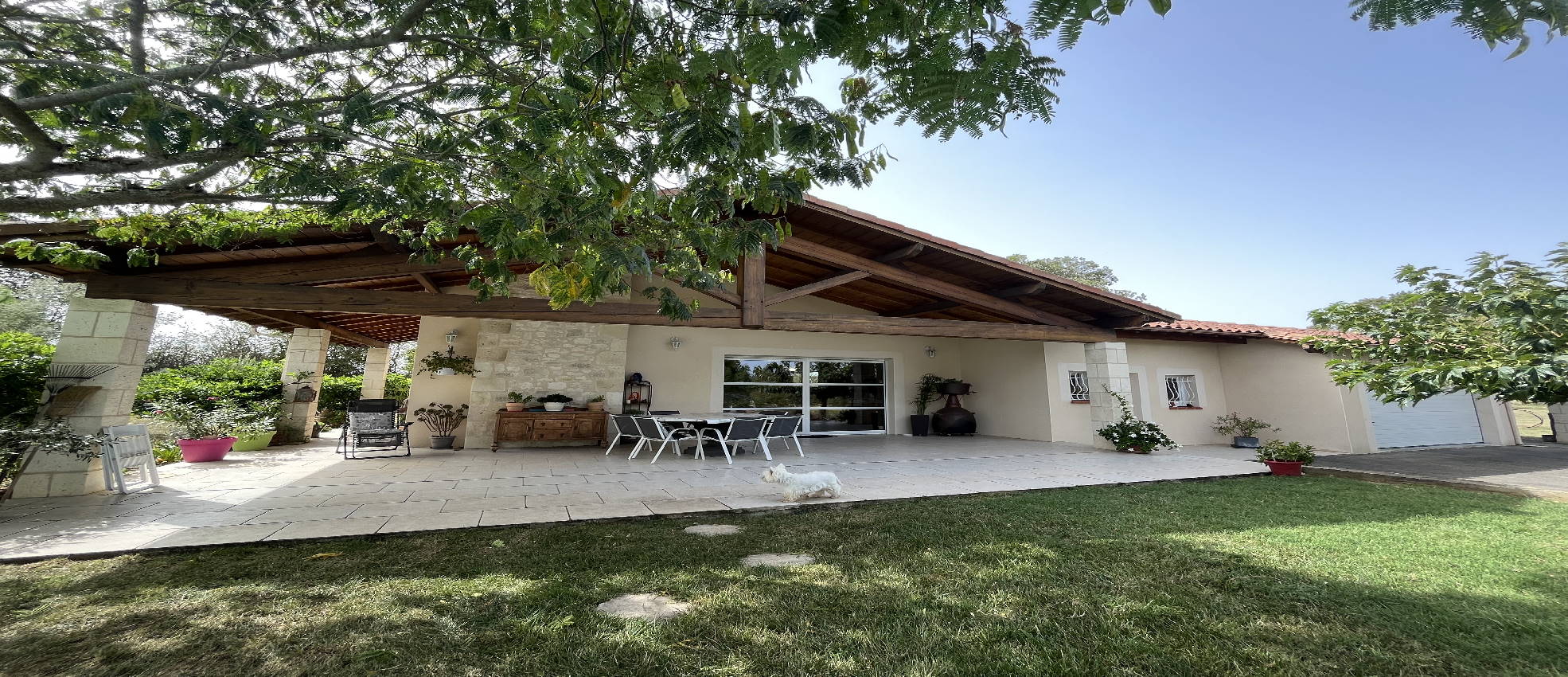 Villa plain-pied 165m² – T6 – Piscine – Garage – Jardin