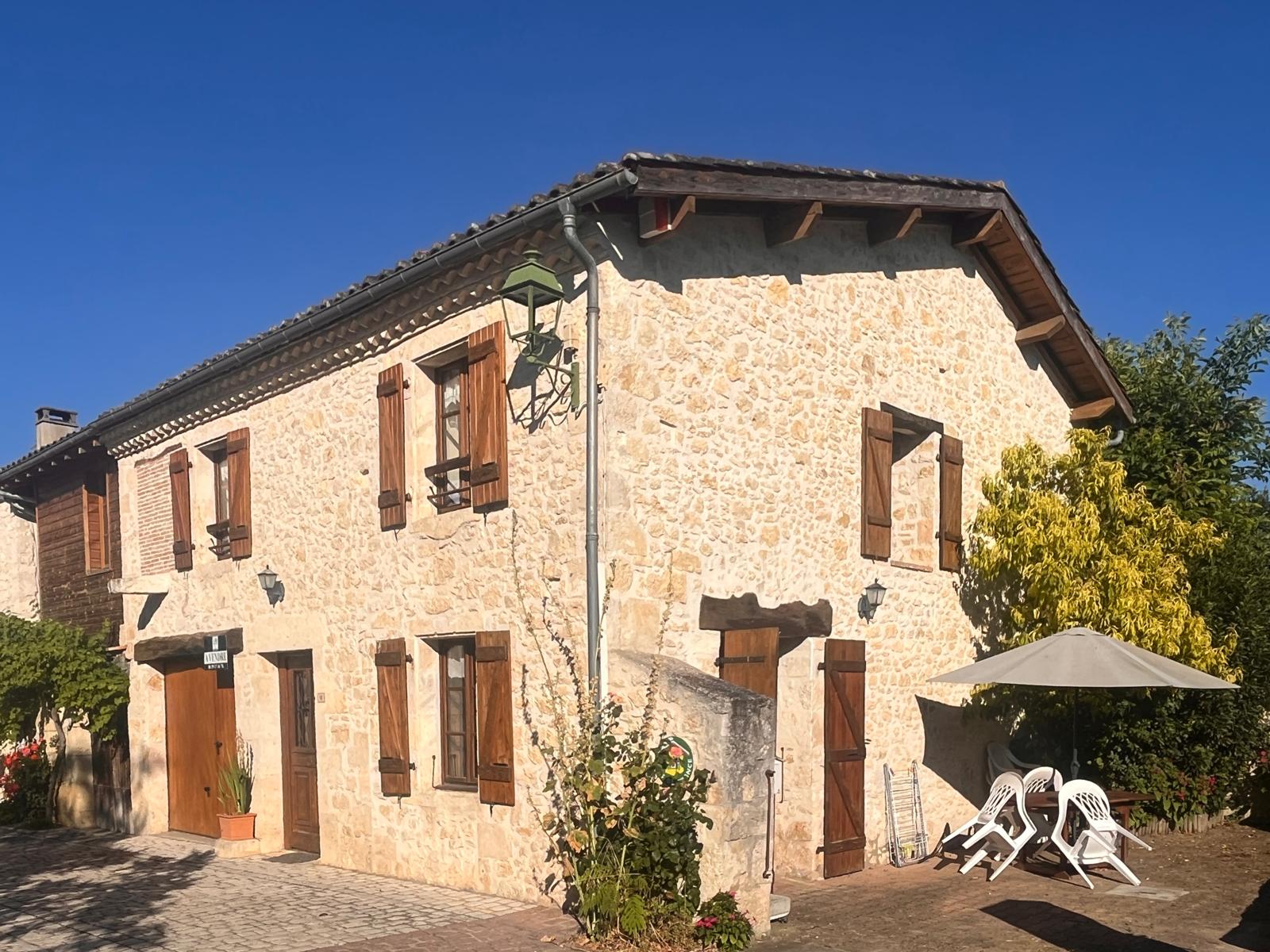Maison de Village en Pierre – 75 m² – 2 Chambres – Jardin & Garage Label Gîte de France